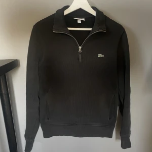 Lacoste Half zip - Bra skick storlek S. Nypris 1300