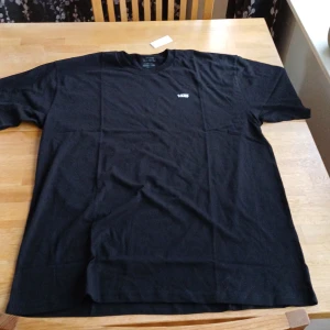 Vans T-shirt XL - Helt oanvänd vann den på en utlottning men var i för stor storlek. Påse finns med. Nypris 279