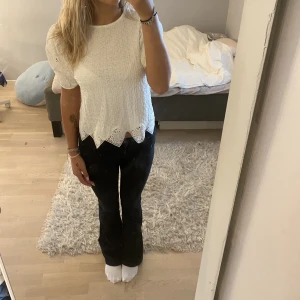 Blus - En så fin blus använd endast en gång, köpt från zara kids, men passar mig perfekt som bär S❤️