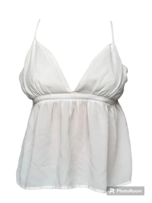 Linne  - Gulligt linne från bikbok. Storleken är L men den passar bra på mig och har justerbara band❤️🥰