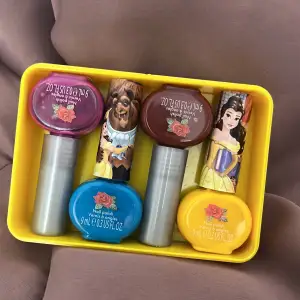 säljer nagellacks kit i belle tema bra present för små barn  blå rosa gul och lila färger finns