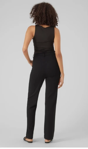 Kostymbyxor  - Svarta kostymbyxor ifrån Veromoda i storlek xs. Endast använt byxorna någon gång.