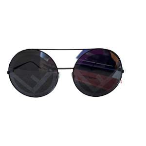 Fendi Eyewear round frame sunglasses.  Sparsamt använda