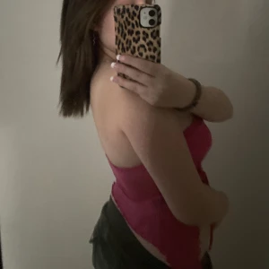 Jätte fin topp - Jag älskar den här tröjan med köpte i fel storlek, den är super fin och skön!