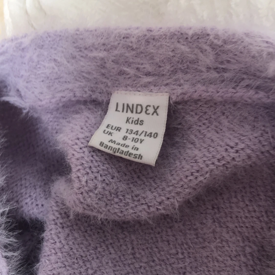 Söt klänning med en lila kofta - 90