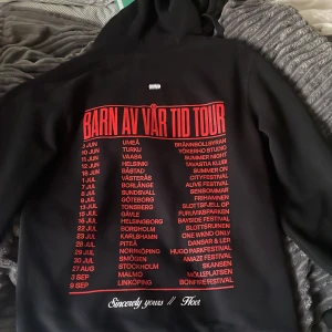 Hov1 hoodie - hov1 Hoodie, köpt förra sommaren på deras ”barn av vår tid” tour använd fåtal gånger 