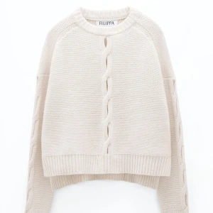 Filippa K tröja - Söker efter båda! I storlek S eller M💙🤍