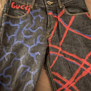 Egen gjorda shorts  - Egen målade shorts bra skick och inte använda