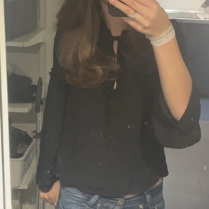 Blus - Svart blus ifrån indiska.