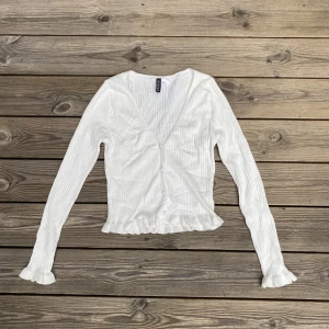 Vit långärmad topp - Enkel och supersöt långärmad tröja 💕
