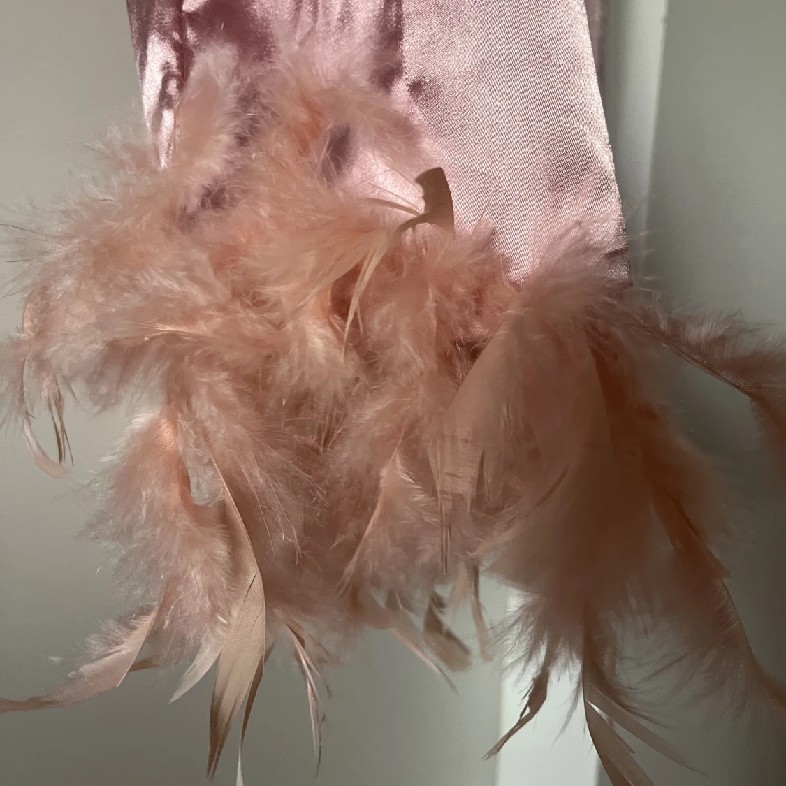 Klänning med fjädrar - 91