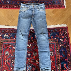 Nudie jeans - Säljer mina Nudie ”lean dean”. De är använda men inga skador eller fläckar. Nypris: 1500 kr, Mitt pris: 500 kr.