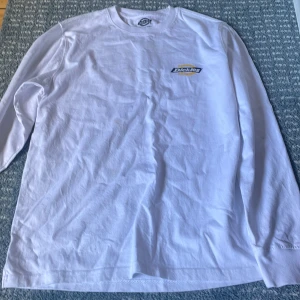 Dickies långärmad tröja  - Äkta dickies långärmad tröja. Använt den ungefär en gång.