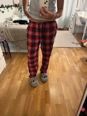 Pyjamas byxor 😻 - Jätte fina pyjamas byxor, jätte mysiga❤️skriv prisförslag till mig🫶