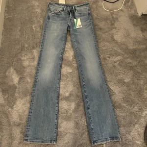 Pepe jeans - Jag säljer nu mina bootcut pepe jeans i storlek 26/32 som jag köpte i Spanien. Har prislappen kvar. Dom passar mig som är 162 cm lång och jag köpte dom för 1000kr ungefär, vill gärna få dom sålda så snabbt som möjligt!💕💕💕