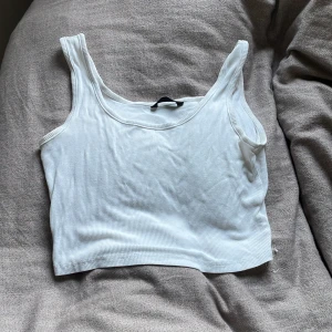 Topp  - Vitt linne från SHEIN 