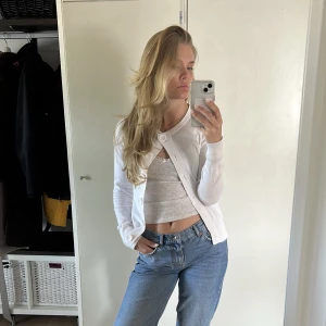 Kofta - Säljer denna vita kofta då den inte kommer till användning längre, vintage från Hm, strl S, 100+frakt