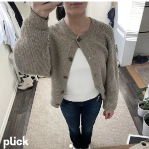 Stickad kofta - Jättemysig stickad kofta perfekt nu till hösten 