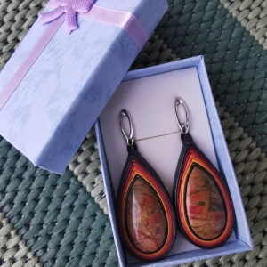 Jaspis silverörhängen  - landskap jaspis och silverörhängen i äkta läder i presentförpackning. Lätta unika och vackra   Silver 925 Length: 6 cm