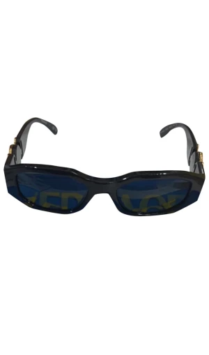 Versace  - De är i bra skicka har endast använt de 3-4 gånger. De är nästan som helt nya. Fodral tillkommer med de. 