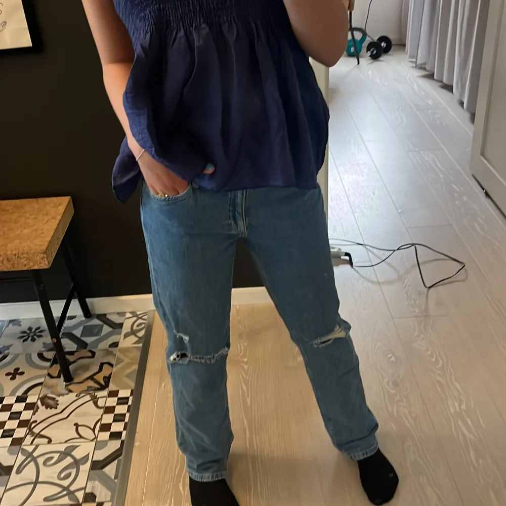 Dessa snygga Low Waits jeans är helt nya och hur snygga som helst!!. Jeans & Byxor.