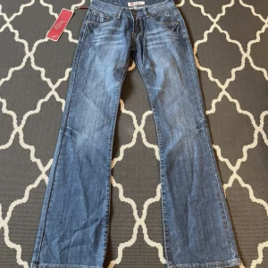 Midwaist Jeans  - Midwaist Jeans🌸 Längden är 103 cm Midja 34cm Passar XS  Säljer då de är för små för mig 