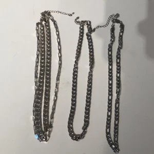 Kedjor  - Silver kedjor, 20kr för var och en. 