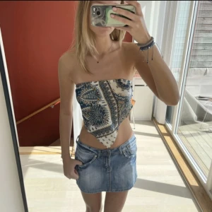 Sommar topp - Sjukt snygg sommar topp köpt för 2 år sen på shein. Inga fler bilder. Bra kvalitet inga defekter storlek XS