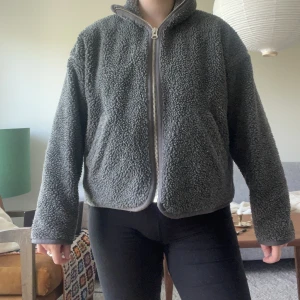 Frigg Pile Jacket - Tröja från Weekday i ull, superfint skick 