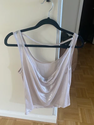 Ljus linne - Ljus linne i silkestyg