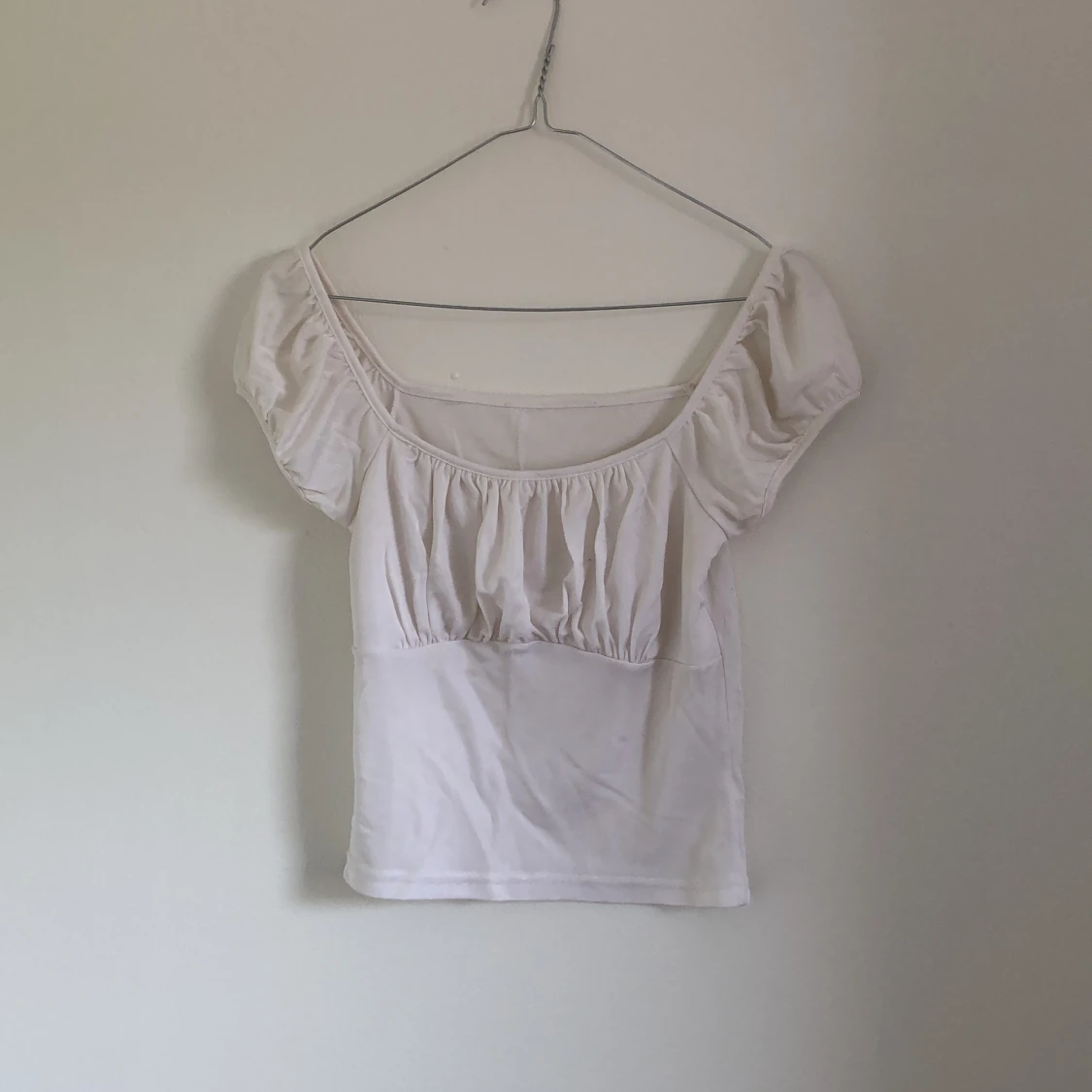 Offshoulder topp i skimmervit