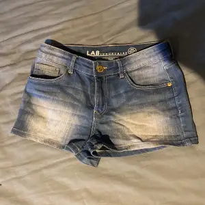 Korta shorts, använda 1 gång. 70kr+frakt