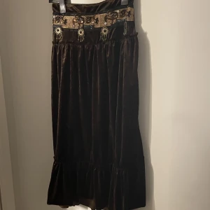 Kjol - Jätte söt kjol som är lite varmare💕35cm i midjemått rakt över 