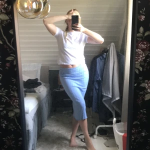 Zara kjol - Blå midikjol från zara