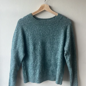 Veromoda grön stickad tröja - Från VeroModa storlek S. Vid frågor är det bara att skriva. Köparen står för frakt, kan även mötas upp 