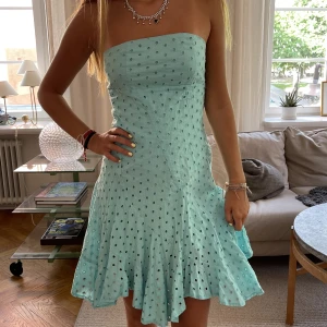 Blå klänning - Säljer denna super snygga klänning så fin färg