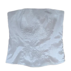 Bandeu topp - Snygg bandeu topp, storlek Xs, finns med dragkedja på sidan 