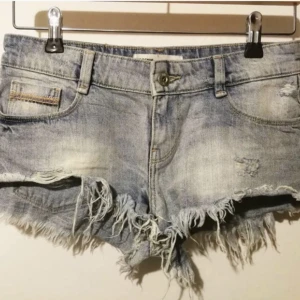 Lågmidjade jeansshorts  - Super snygga jeanshorts från zara☺️