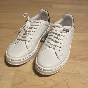 Skor - Asos skor storlek 43. Skorna är använda en gång och är i nyskick.