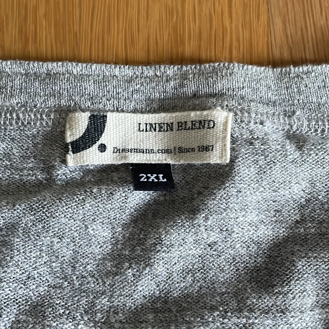 Grå tröja till salu - 90