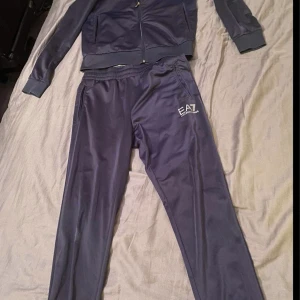 Armani byxor - Har bara byxorna kvar tyvärr men dom är väldigt bra skick nypris ca 1600kr  Skriv för mer information eller bättre pris  TAR EMOT BYTEN✅