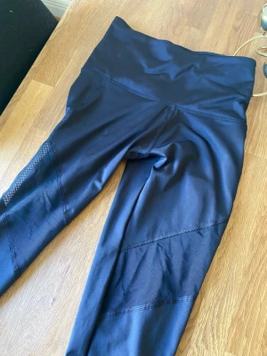 Tränibgstights - Träningstights från hunkemöller. Aldrig använda. 