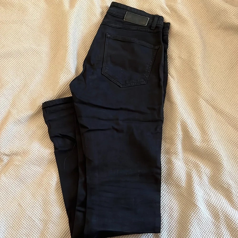 Svarta jeans från Ljung i storlek 29/32.. Jeans & Byxor.