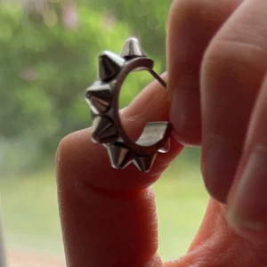 Edblad örhänge  - Den är i bra skick, har dock bara ett men funkar bra om man t.ex har tappat bort ett örhänge eller bara behöver ett örhänge.