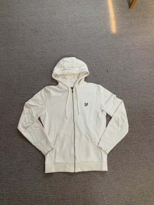 Zip hoodie cream white - Lyle and scott hoodie  Varsamt använd  Vid fler bilder skicka pm 