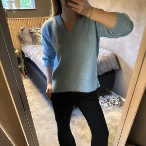 Blå stickad tröja! - Blå stickad tröja ifrån zara! Aldrig använd