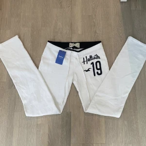 lågmidjade mjukis - Superfina lågmidjade mjukosbyxor från Hollister i storlek S, skriv för mått 💞