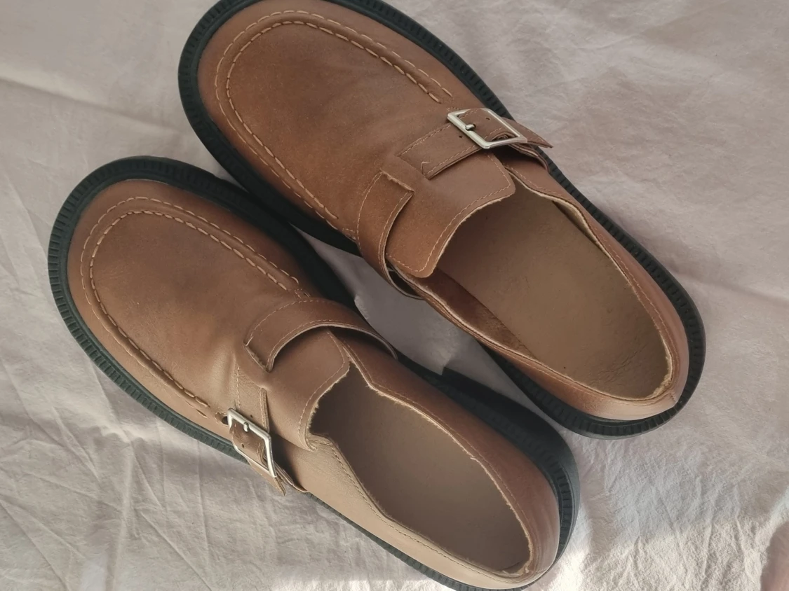 Bruna skor med spänne - 90