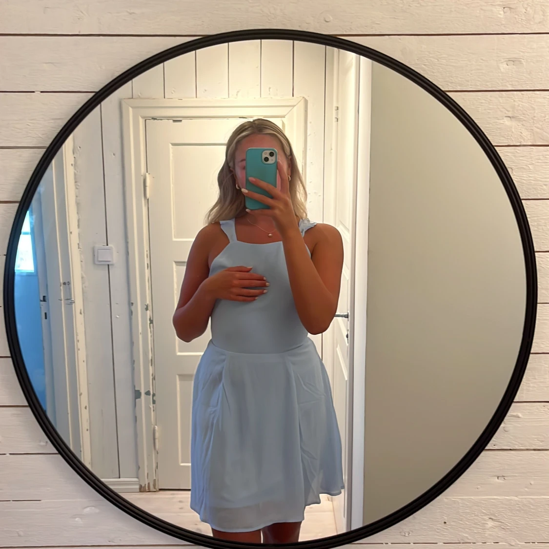 Klänning med öppen rygg - 90