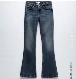 Mörkblåa jeans flare low waist i storlek 36💞 slutsålda på zaras hemsida